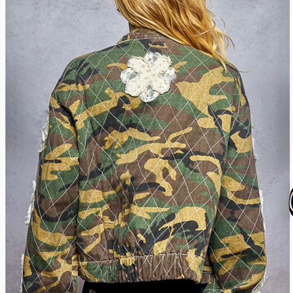POL Camo jacket with embroidered flowers - Picture 5 of 6